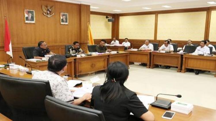 Komisi III DPRD Badung Rapat Kerja dengan Eksekutif (Rabu, 8 Nopember 2017)