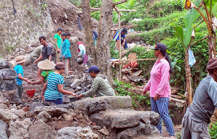 26 Orang Ikuti Padat Karya Pembangunan Pelestarian Sumber Mata Air di Banjar Juwet