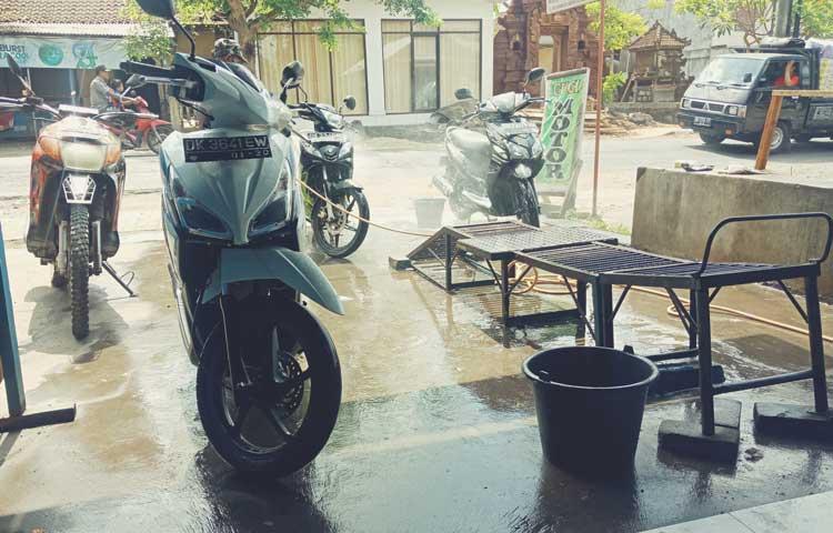 Akhirnya Dimanja Jelang Tumpek, Usaha Cuci Motor Raib Rejeki