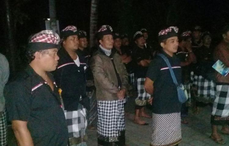 Antisipasi Penyusup, Pecalang Gerih Gelar Sidak