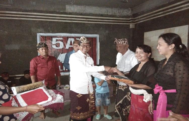 Bantuan Komisi III DPRD Untuk Banjar Latu Sari