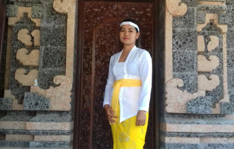 Berbalut Nuansa Kesucian, PKK Br.Keraman Siap Ngayah Nyanggra Piodalan