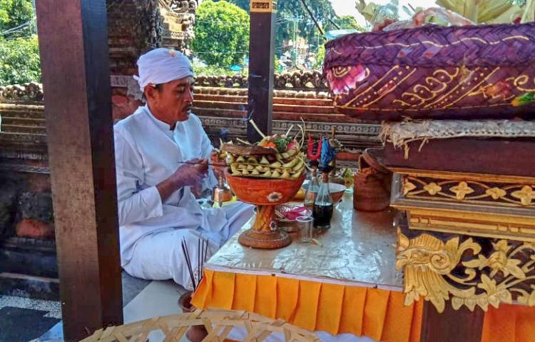 Buda Cemeng Klawu Uang Bukan Tujuan Melainkan Sarana Mencapai Tujuan