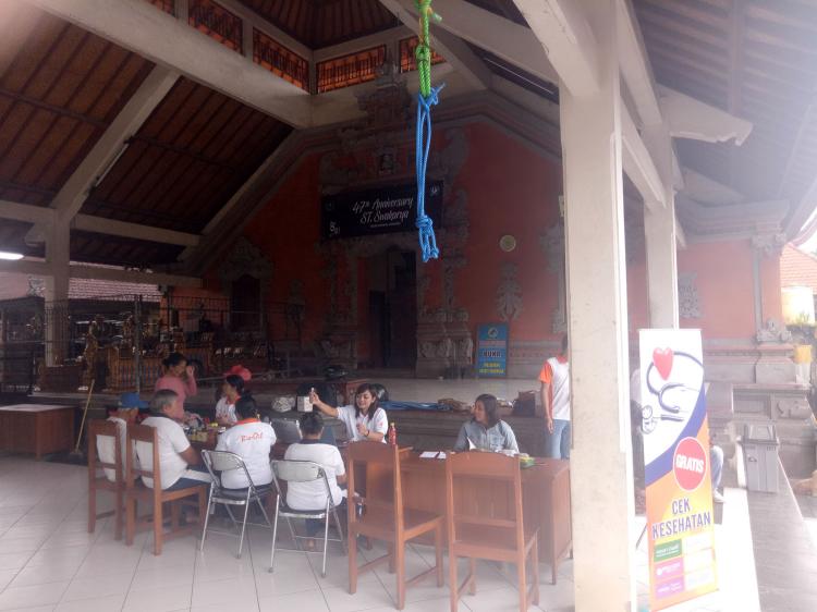 Cek Kesehatan Gratis Bersama PT. Radiant Di Balai Banjar Keraman Abiansemal