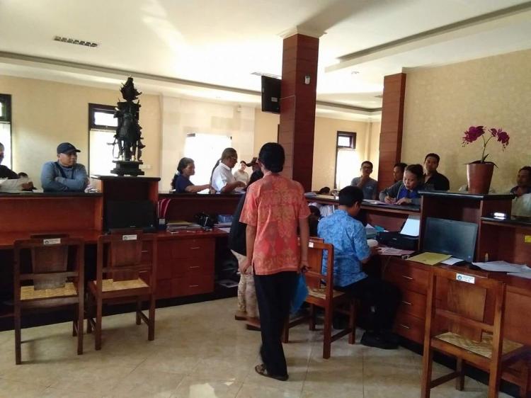 Cuti Bersama, KIA Jebol Kantor Desa Abiansemal