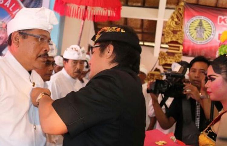 Giri Prasta Lantik Pengurus MGPSSR Abiansemal, Pengurus Dadia akan Diberikan Laptop
