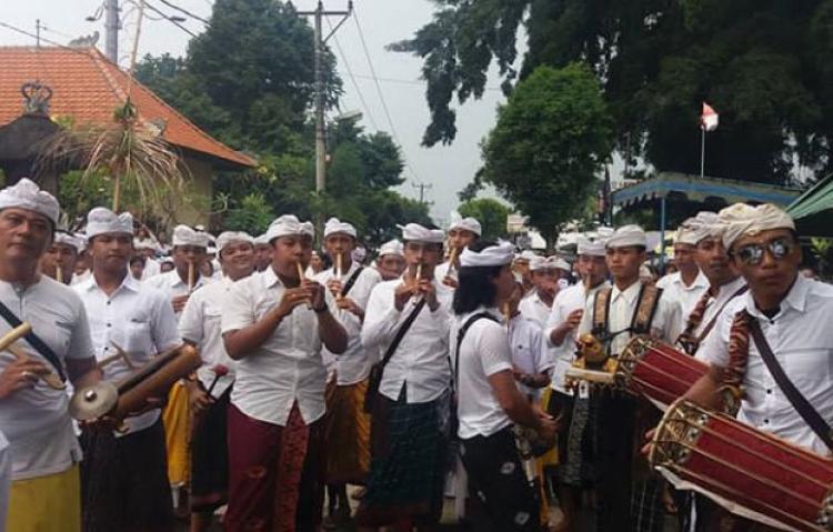 Gong Suling Putra Dharma Khanti Ngayah Saat Tumpek Wayang