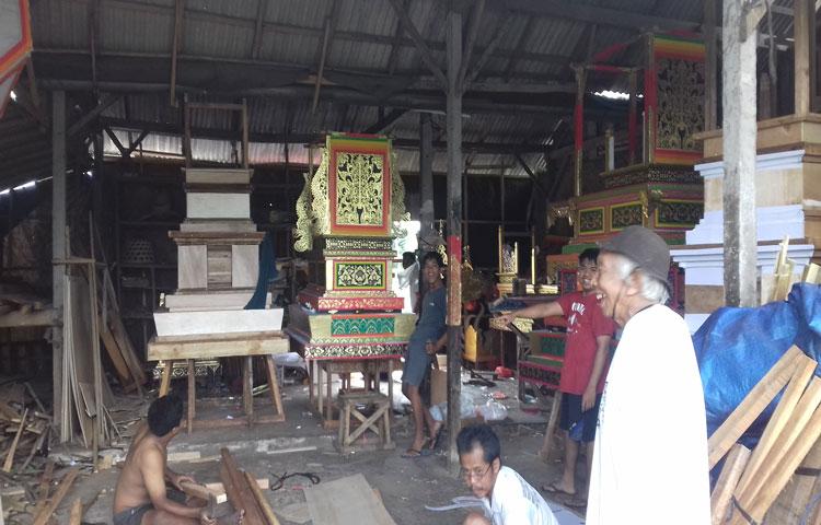 Gus Weda Pengrajin Tempat Peristirahatan Terakhir