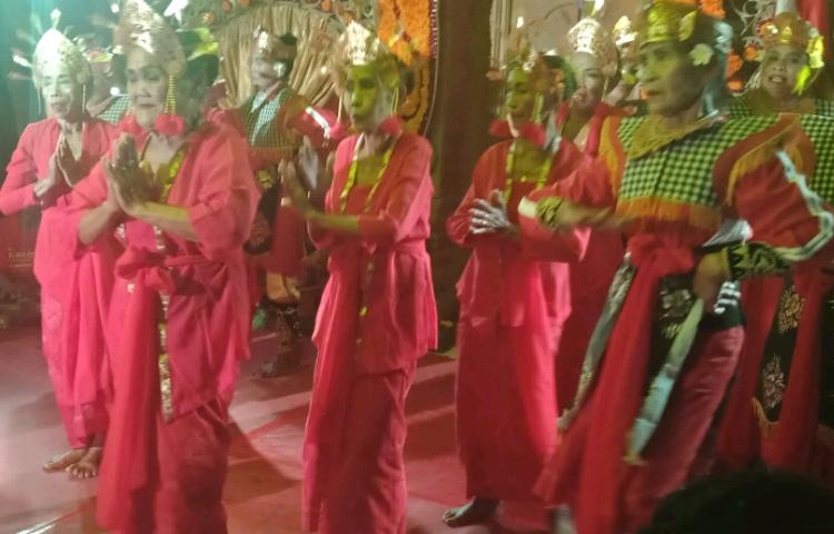 Janger Lansia Banjar Gunung Abiansemal Tunjukan Bakatnya