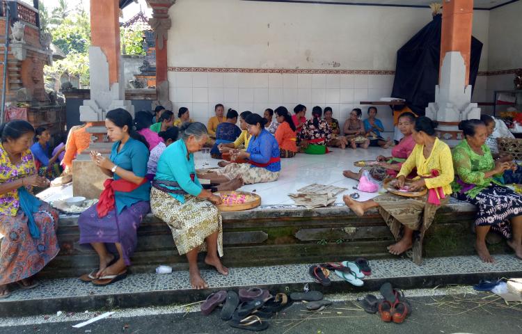 Jelang Piodalan Krama Sekaa Pura Ngayah Lebih Awal