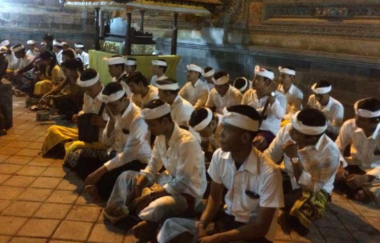 Kegiatan ST. Werdhi Yowana Pada Saat Piodalan Sang Hyang Aji Saraswati