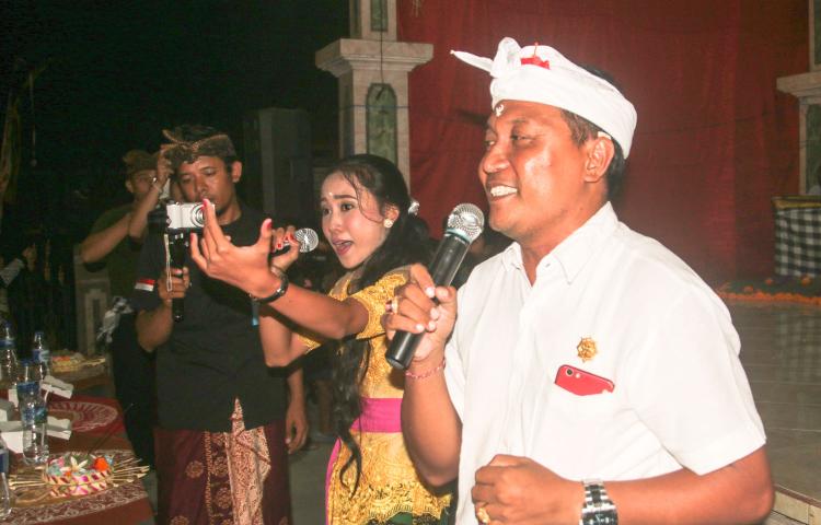 Mang Dian Lawan Duet Perbekel Desa Abiansemal