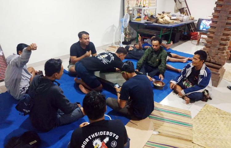 Mekemit, Kegiatan Pemuda ST. Kerta Yowana di Malam Minggu