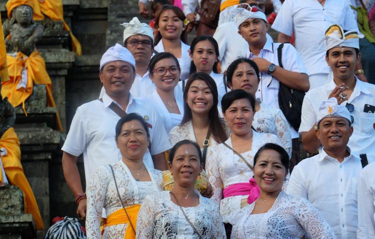 Mempererat Hubungan, Perangkat Desa Abiansemal Melakukan Tirta Yatra