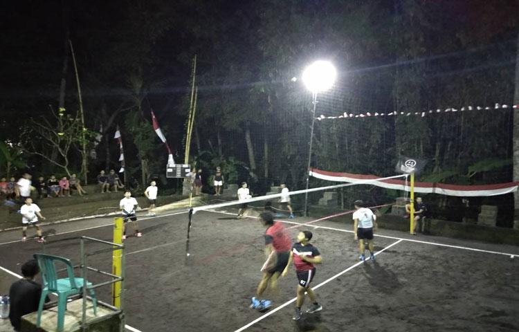 Meski Sempat Hujan Pertandingan Hari kedua Volly Perayaan HUT RI 73 Tetap Berlangsung