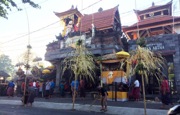 Ngias, Jelang Karya Piodalan Ida Ratu Begawan Penyarikan di Br.Aseman Abiansemal.