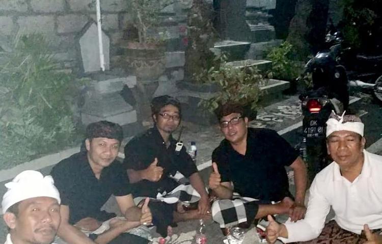 Pecalang Amankan Proses Pawintenan Munggah Bhawati