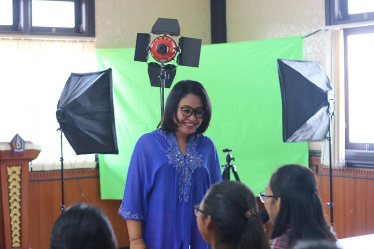 Pelatihan Public Speaking  dan MC di Kantor Desa Abiansemal