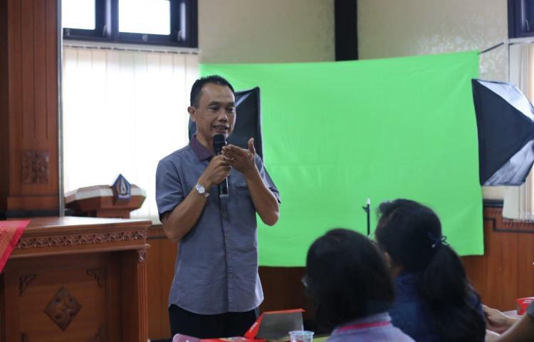 Pelatihan Public Speaking dan MC hari ke-2 Mendatangkan I Gusti Agung Gede Wardana
