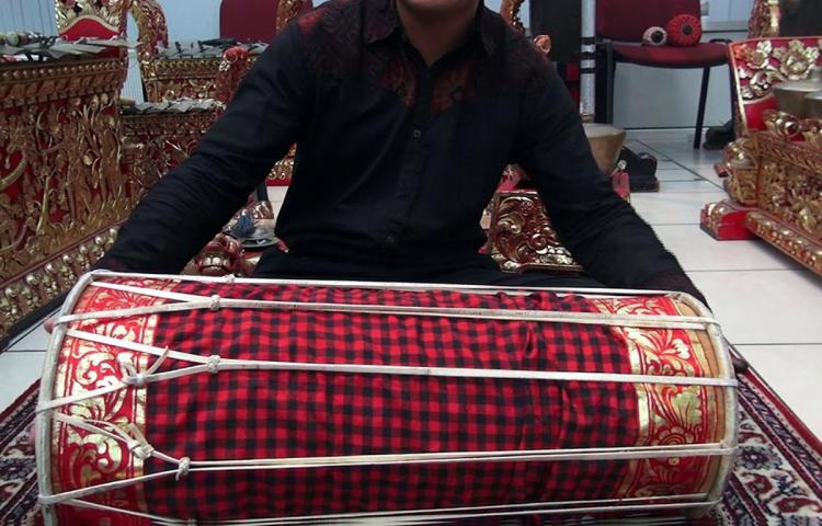 Pelatihan tentang Suling, Rebab dan Kendang Menjadi Fokus Utama KKN Mahasiswa kerawitan ISI Denpasar