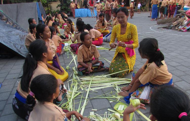 Pengenalan Seni dan Budaya Bali Melalui Pesraman Kilat SD Negeri 3 Abiansemal