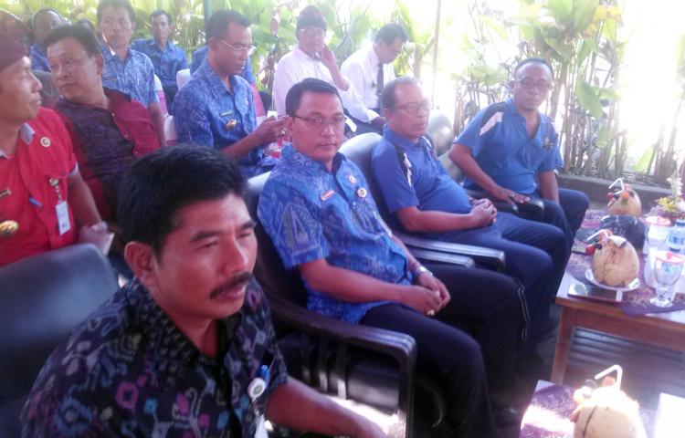 Perbekel Desa Abiansemal, Hadiri Acara Penglepasan Siswa SMK Pandawa