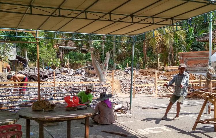 Realisasikan Dana APBDES, Tahap Pembangunan Pewaregan Ring Banjar Juwet Abiansemal.