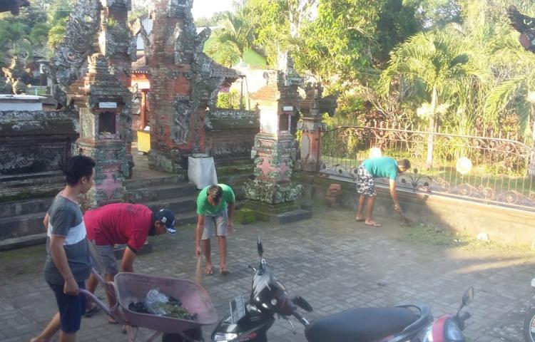 Sampat Lidi Tak Henti Hentinya Melakukan Kegiatan Yang Berbau Sosial.