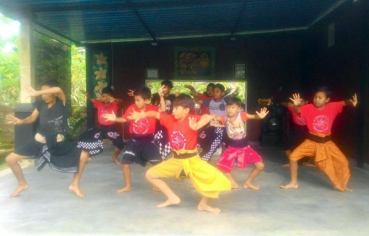 Sanggar Tari Pregina Kieng Jaga Dan Ajegkan Taksu Bali lewat Tarian