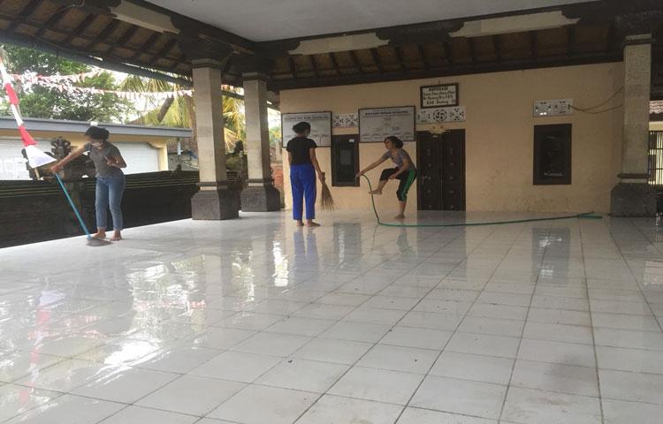 Semangat 45 ST. Sari Laksana Gunung Mempersiapkan lomba ceki