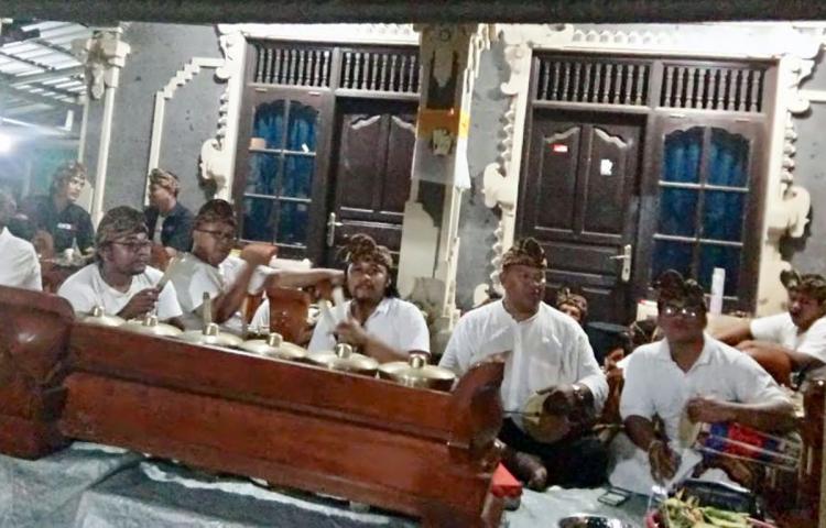 Semangat Ngayah Sanggar Dipa Sitangsu Di Gria Agung Wedanta Sari