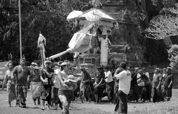 Sembilan Sawa Diaben, Ribuan Krama Padati Setra Gede Abiansemal