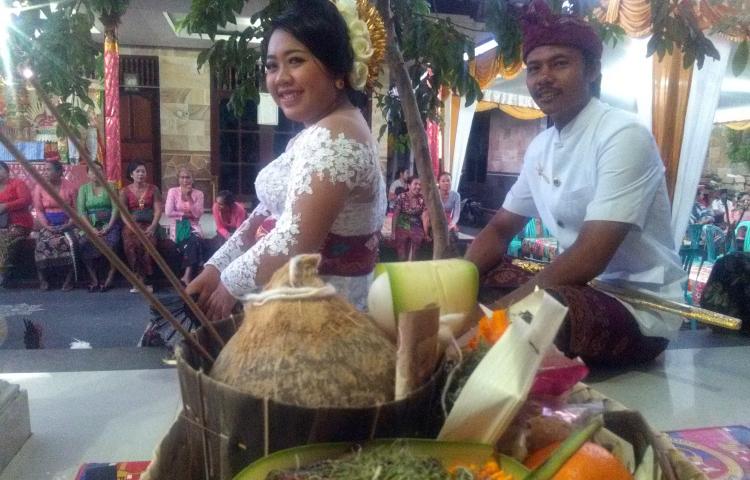 Sinta, Bidan Pustu Desa Abiansemal Lepas Masa Lajang