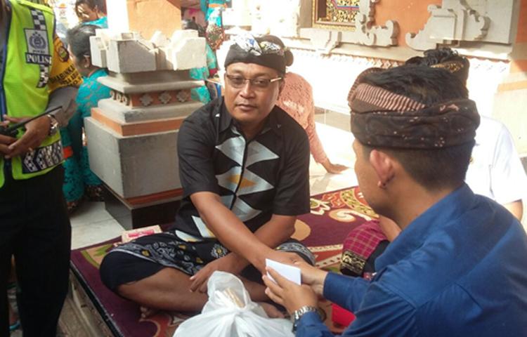 Solidaritas Tanpa Batas, Prebekel Desa Abiansemal Melayat Kerumah Duka