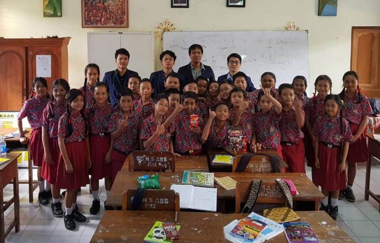 Study With English Metode Unud Dalam Memberikan Edukasi Global