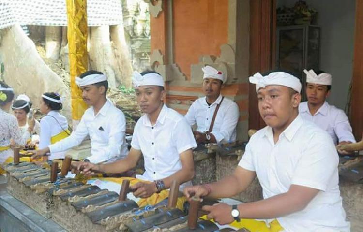 Tabuh Selonding, Salah Satu Gamelan Sakral Yang Digelar Saat Tawur Agung Pura Dalem Desa Abiansemal