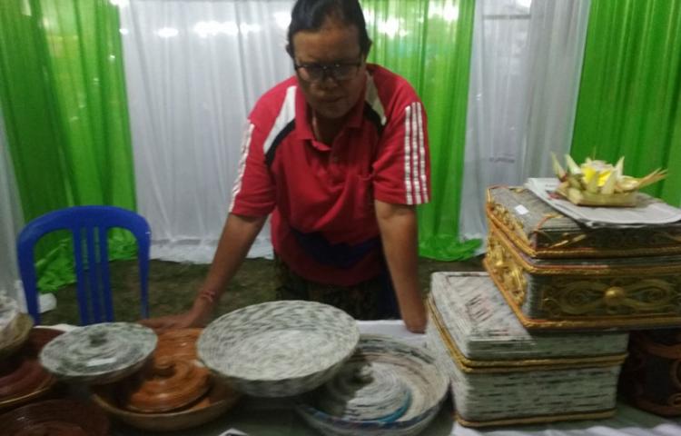 Tidak Ada Rotan, Koran Pun Jadi.