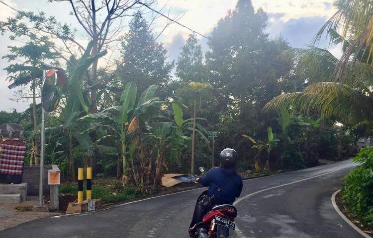 Tikungan Tajam Jalan Margi Setra Akhirnya dipasang Safety Mirror