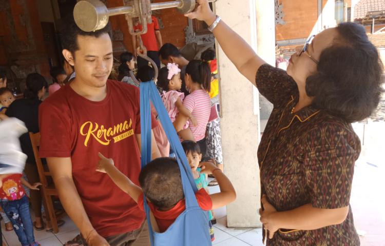 "Timbang-Timbang Anakku Sayang", Mengetahui Perkembangan Si Buah Hati