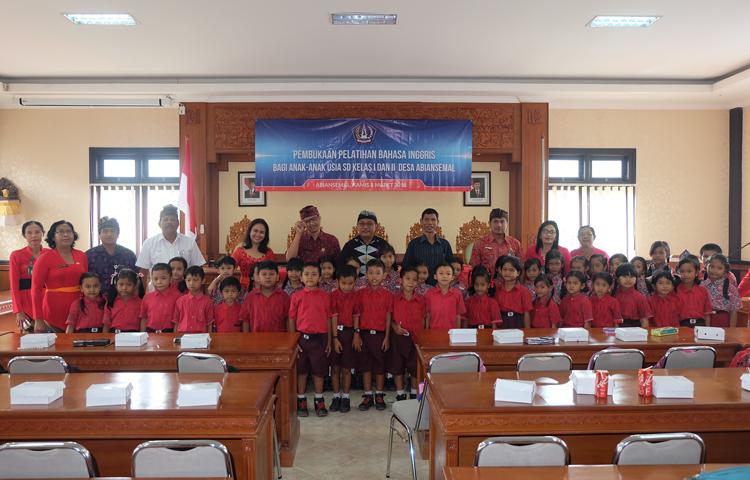 Tingkatkan Minat Bahasa Inggris Usia Dini, Pemerintah Desa Abiansemal adakan Les Bahasa Inggris Gratis.