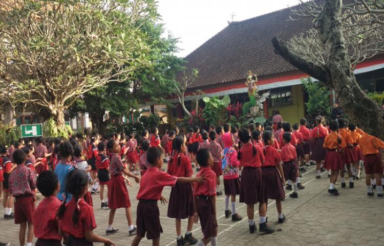 Tingkatkan Minat Membaca SD N 4 Abiansemal Lakukan Senam Karakter Badung Membaca