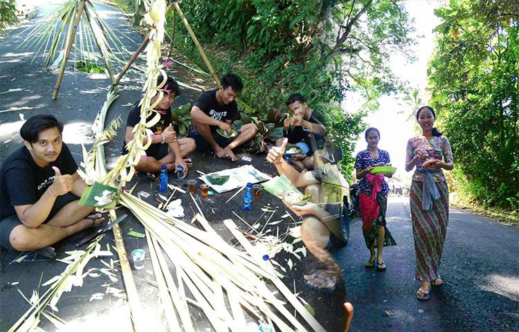 Tingkatkan Srada Bakti, Sekaa Teruna Kerta Yowana Ngayah
