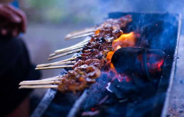 Yummi!!!... Lezatnya Sate Metik Pengkolan