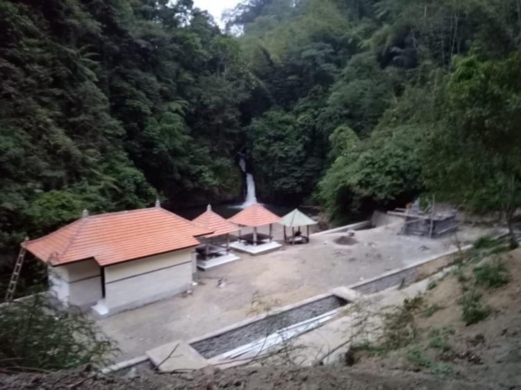 Fasilitas “Wah” Air Terjun Panas Dingin Br.Penikit desa belok/Sidan