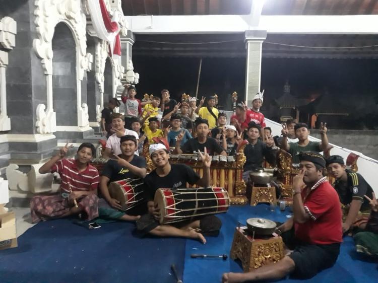 Ganteng Saja Tidak Cukup Bagi Orang Bali
