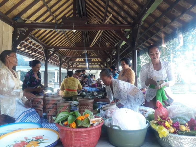 Kekompakan Selalu Ditunjukan oleh Ibu-Ibu Banjar Sekarmukti