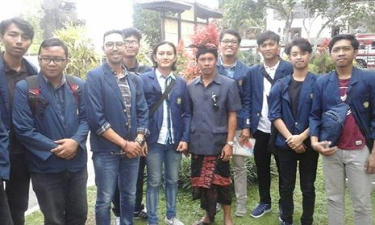 Kunjungan mahasiswa Universitas Udayana di desa Belok/Sidan.