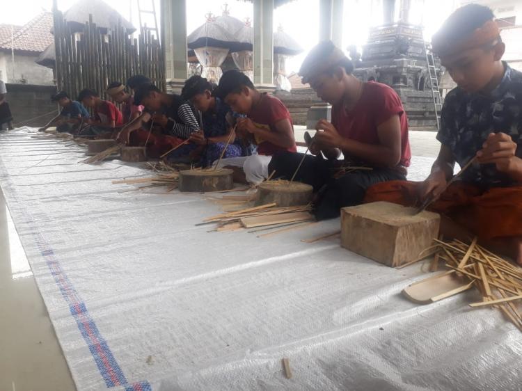 Lomba Membuat Pancak Dilakukan St Sekar Sari