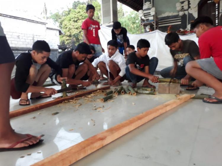 Memanfaatkan Bambu Menjadi Nilai Seni