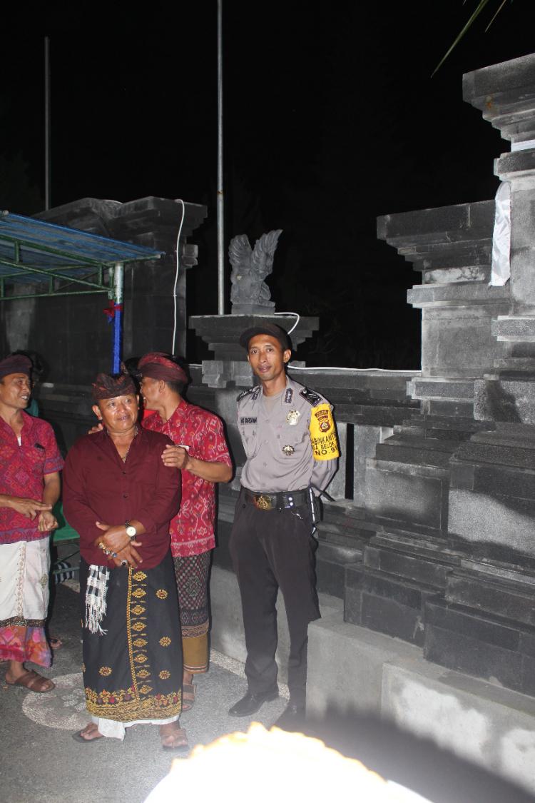 Menjaga keamanan, POLSEK Petang kirimkan anggotanya ke Belok/Sidan.